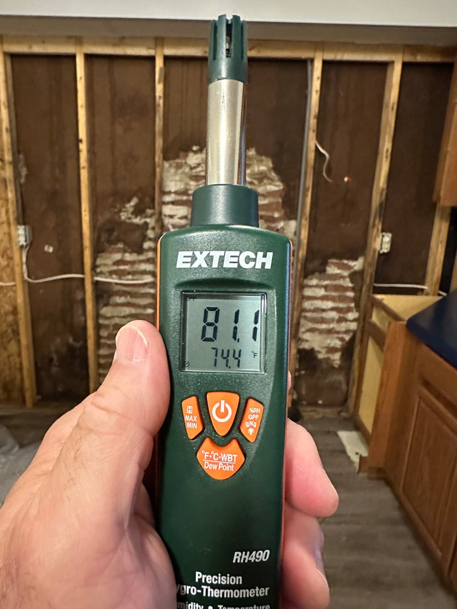 Extech precision Hygro-Thermometer in use